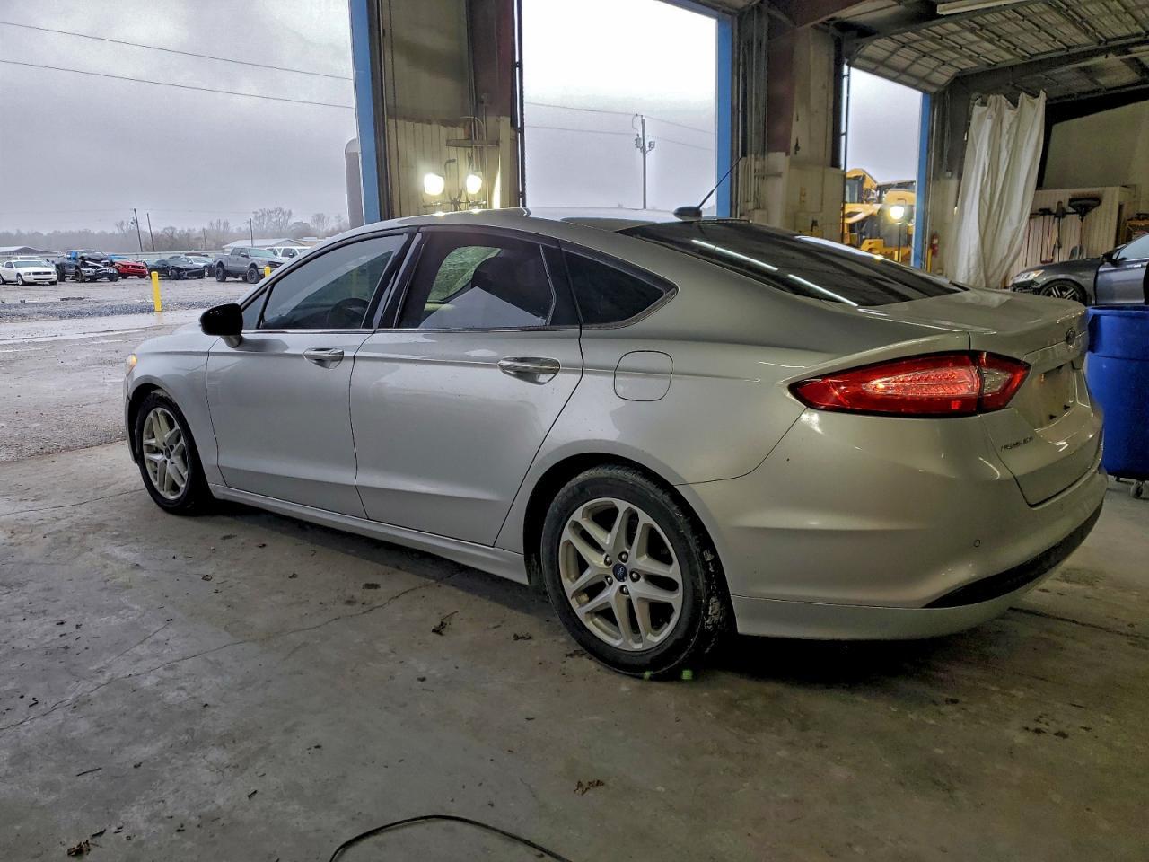 2016 Ford Fusion Se - Image 2