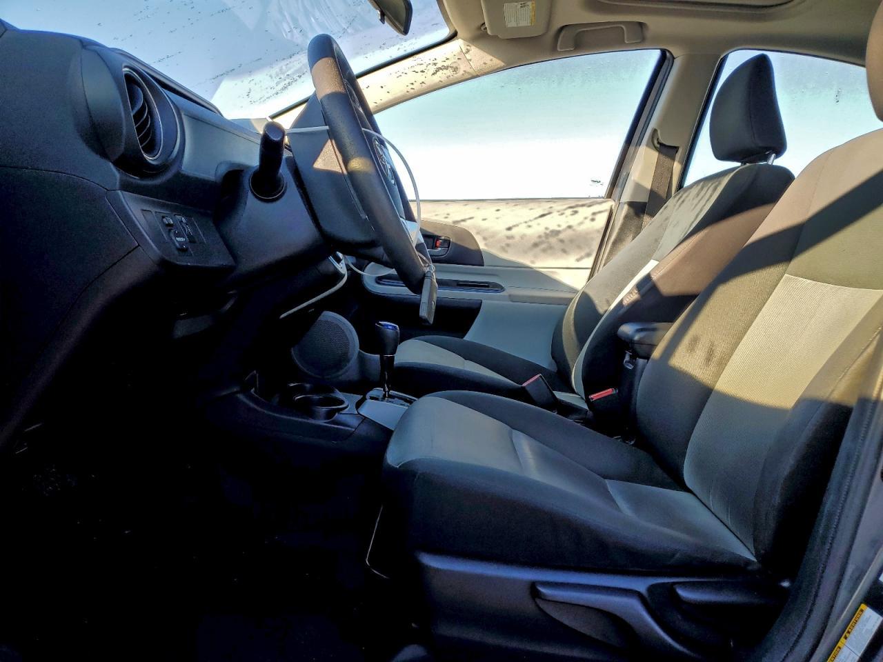 2012 Toyota Prius C - Фото 7