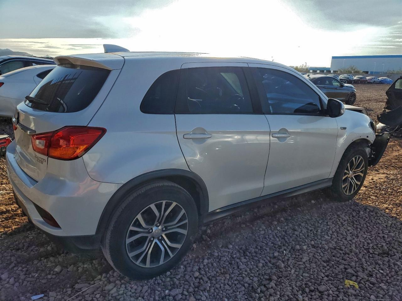 2018 Mitsubishi Outlander Sport Es - Фото 3