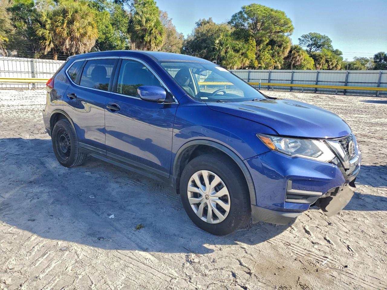 2018 Nissan Rogue S - Image 4