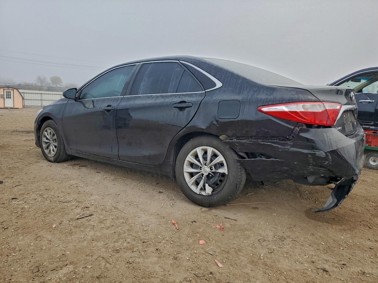 2015 Toyota Camry Le - Фото 2