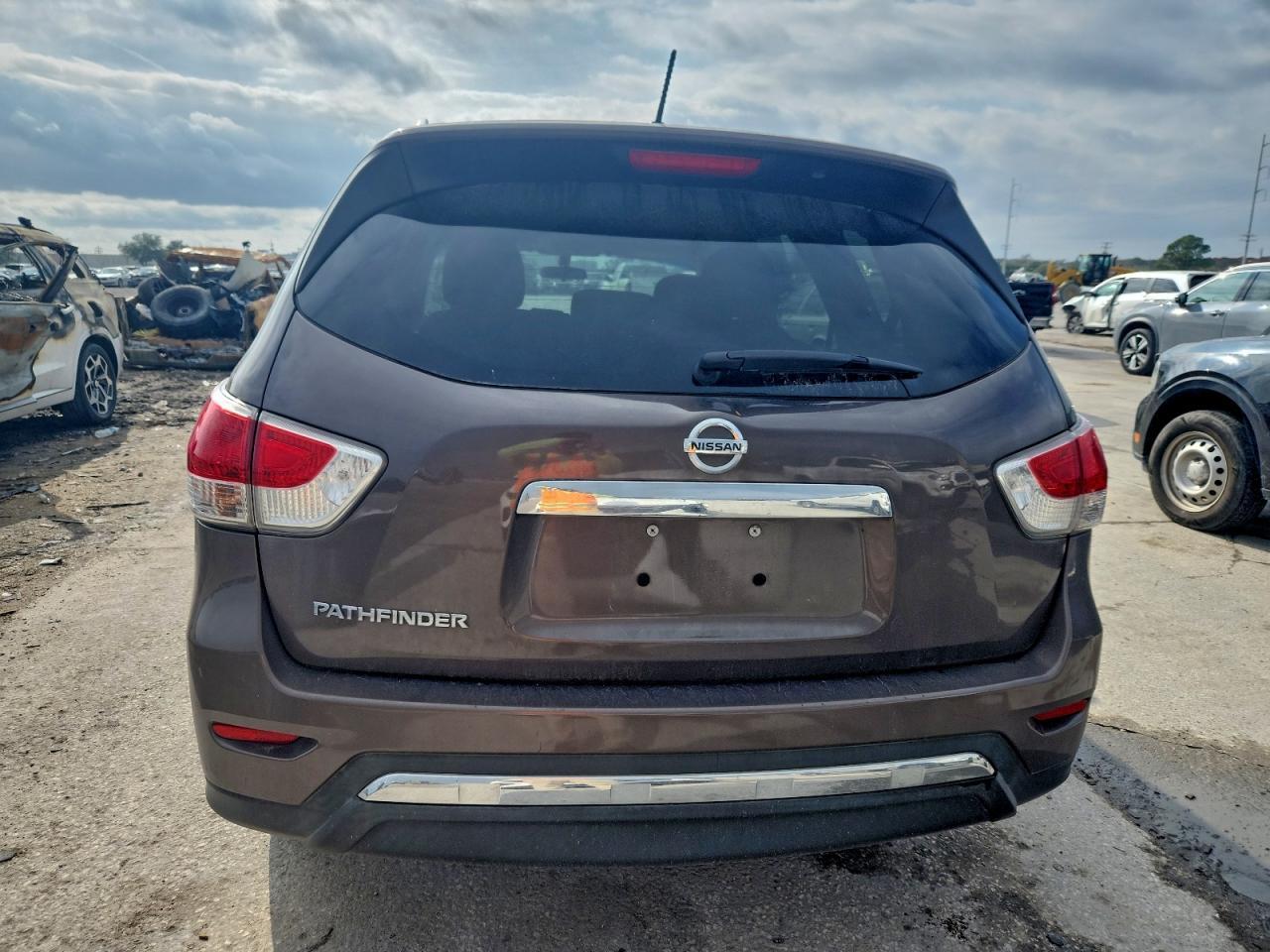 2016 Nissan Pathfinder S - Фото 6