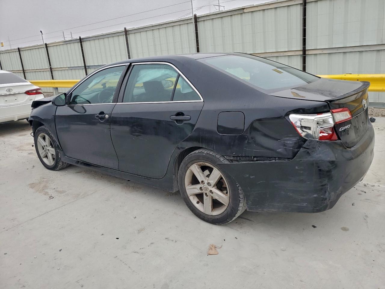 2014 Toyota Camry - Фото 2