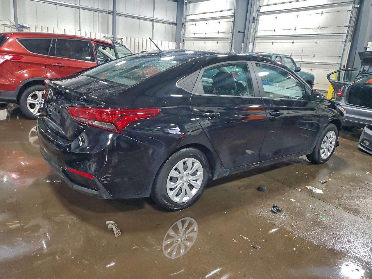 2021 Hyundai Accent Se - Фото 3
