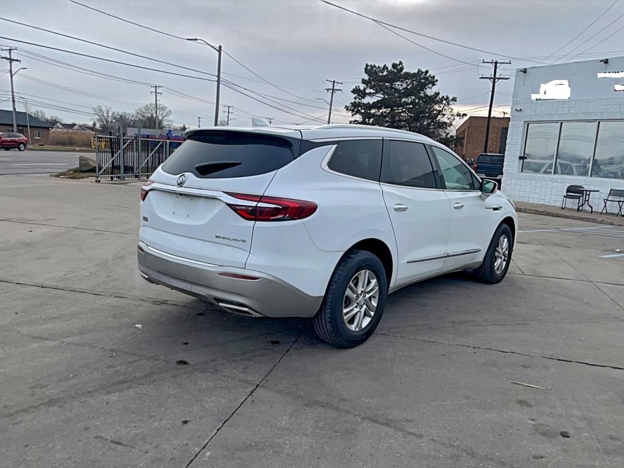 2021 Buick Enclave Essence - Image 4