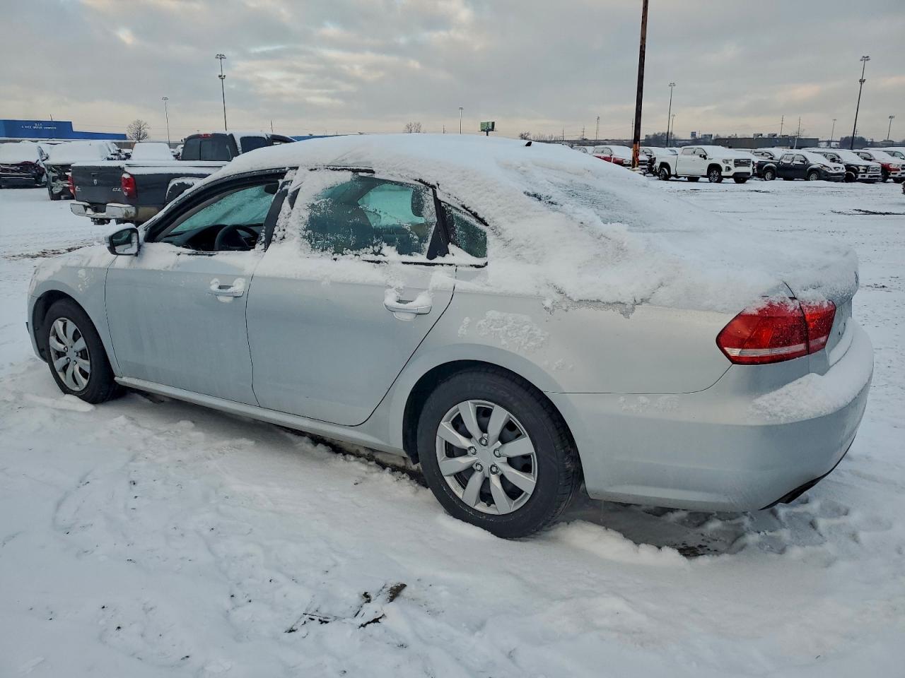 2015 Volkswagen Passat S - Фото 2