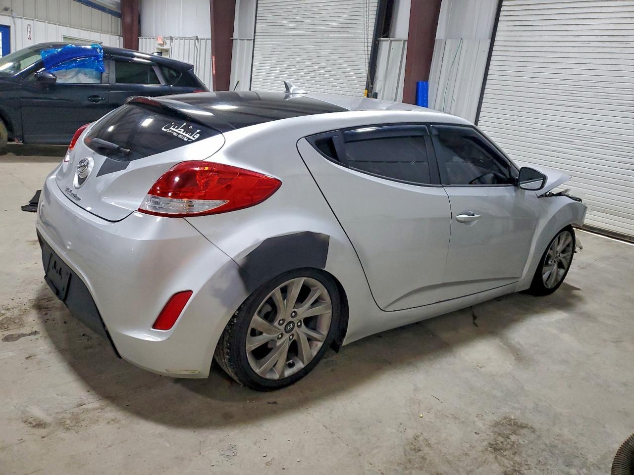 2016 Hyundai Veloster - Фото 3