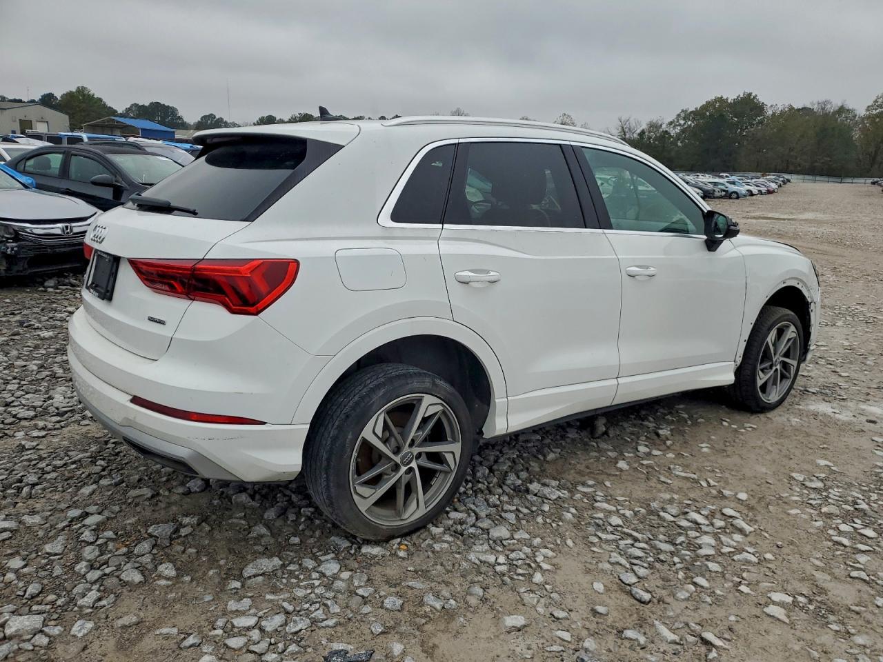2021 Audi Q3 Premium 40 - Фото 3