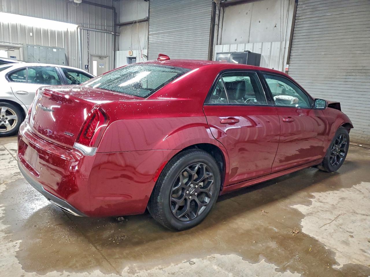 2023 Chrysler 300 Touring L - Фото 3