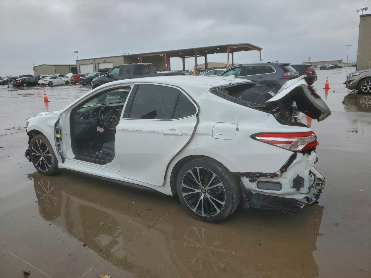 2020 Toyota Camry Se - Image 2