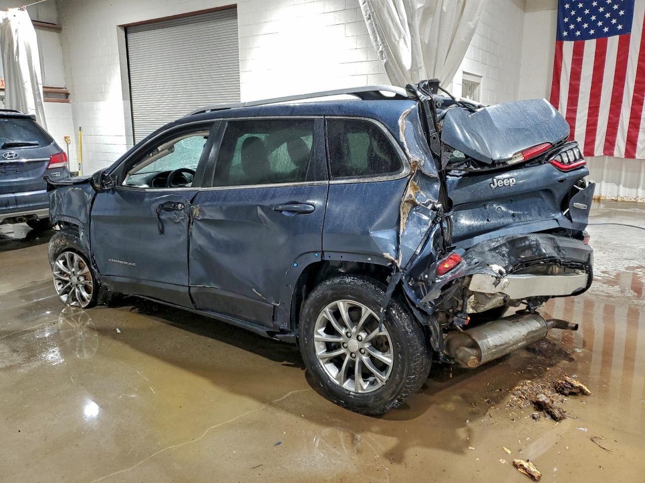 2019 Jeep Cherokee Latitude Plus - Image 2