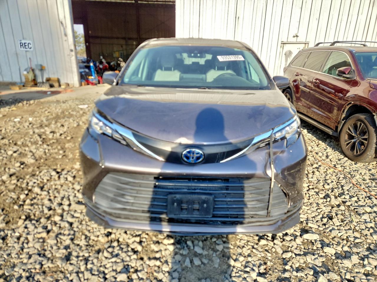 2021 Toyota Sienna Le - Фото 5