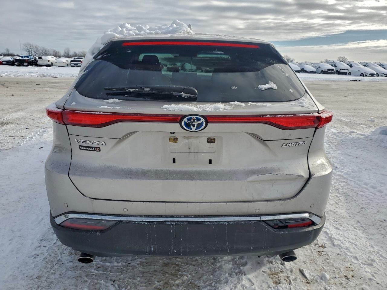 2023 Toyota Venza Le - Image 6