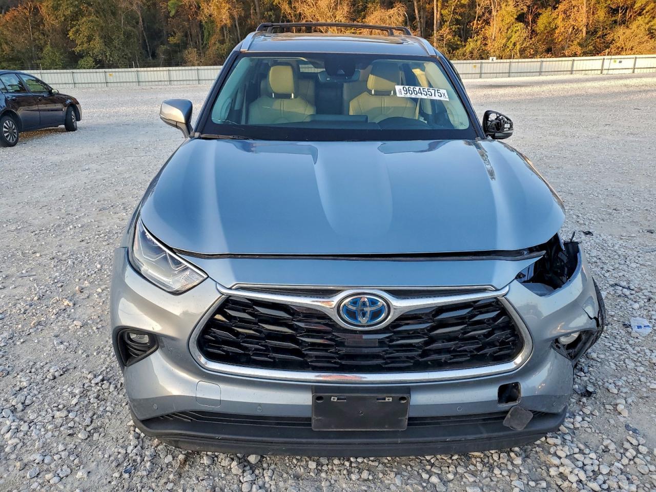 2023 Toyota Highlander Hybrid Limited - Image 5