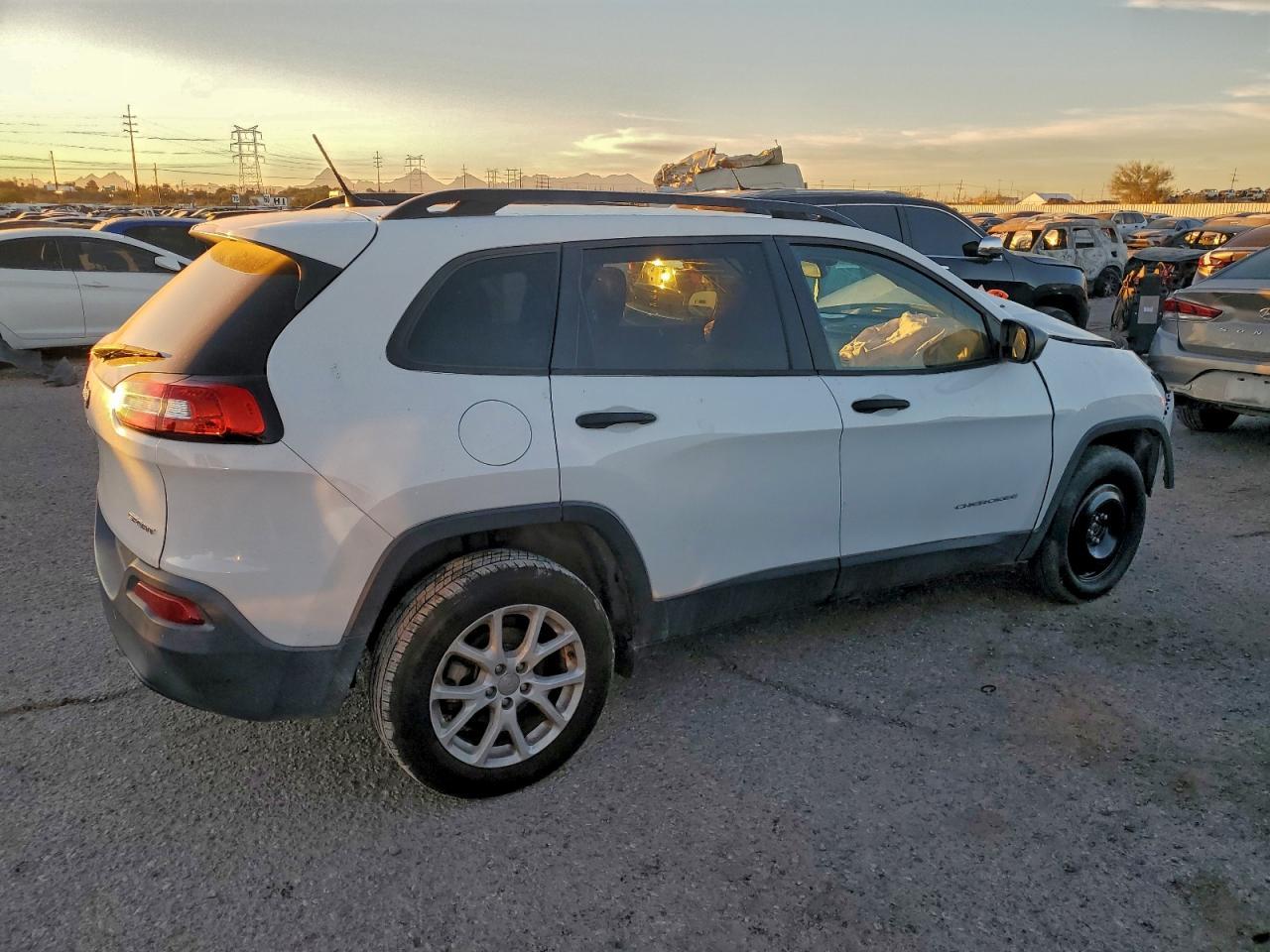2016 Jeep Cherokee Sport - Image 3