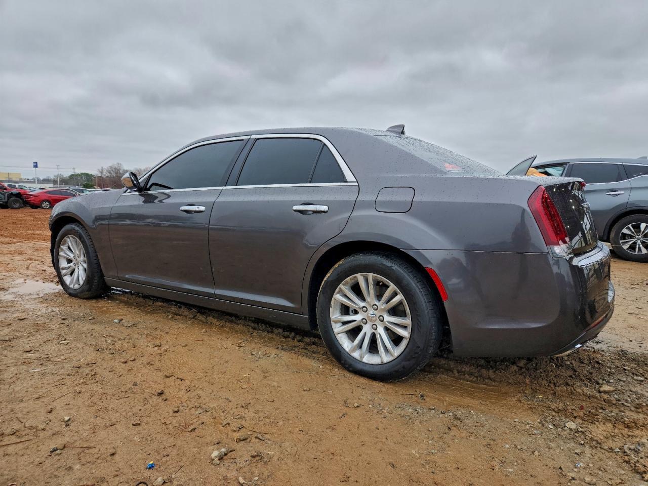 2016 Chrysler 300C - Фото 2