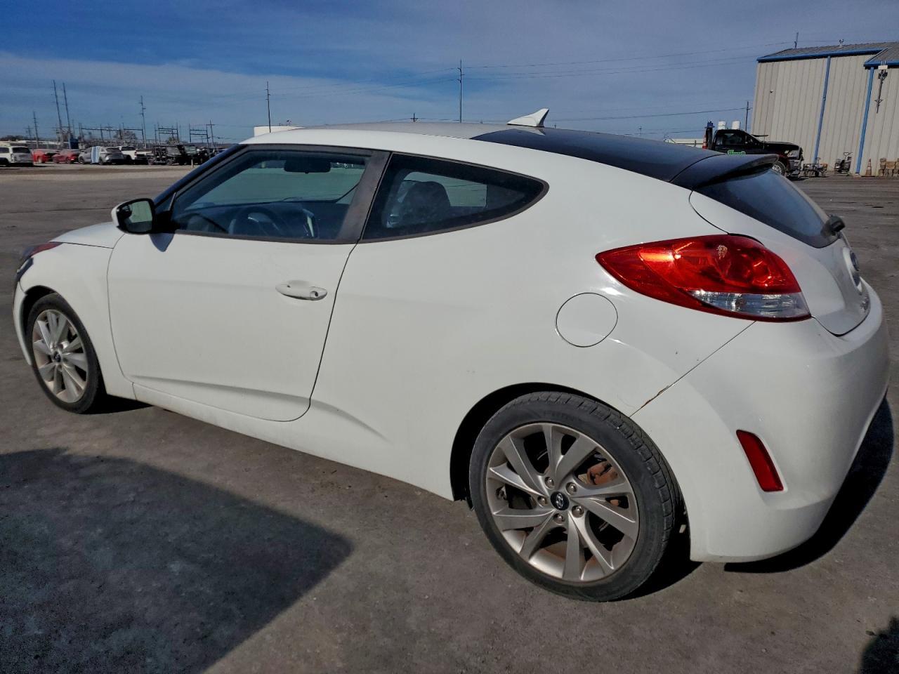 2017 Hyundai Veloster Base - Фото 2