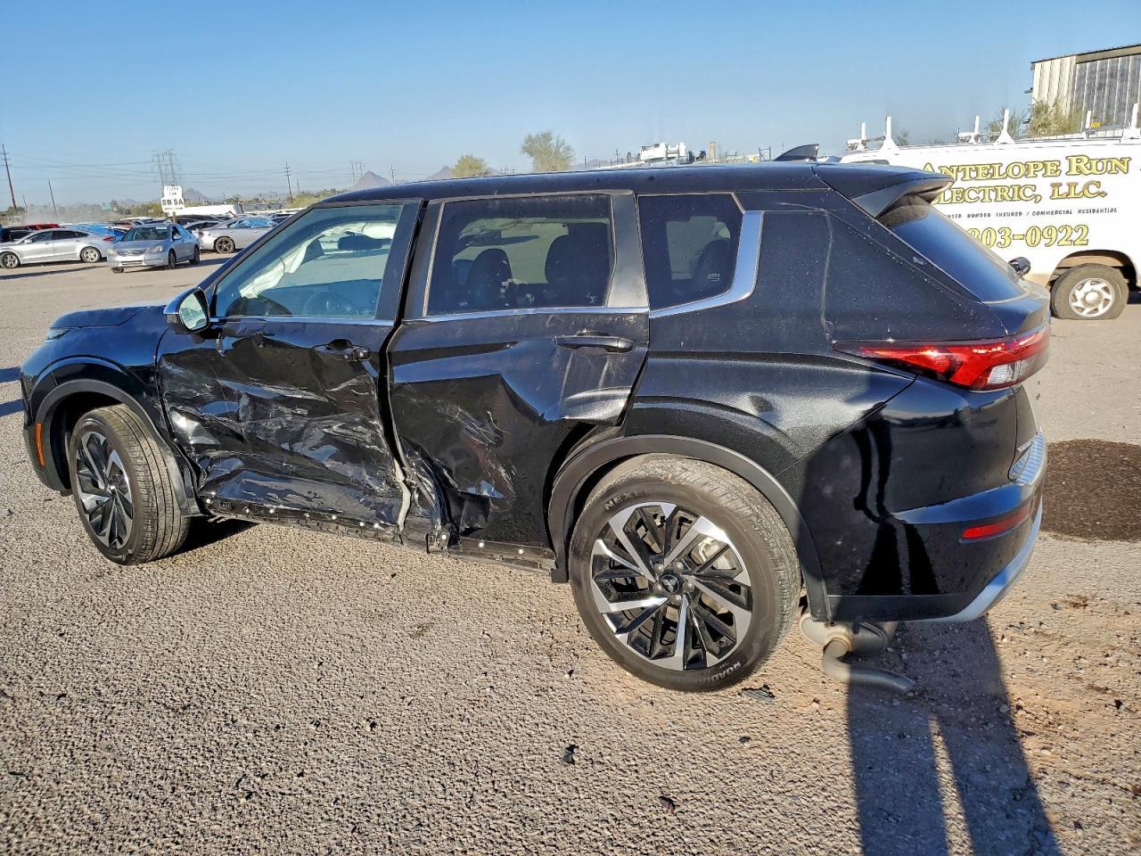 2024 Mitsubishi Outlander Se - Image 2