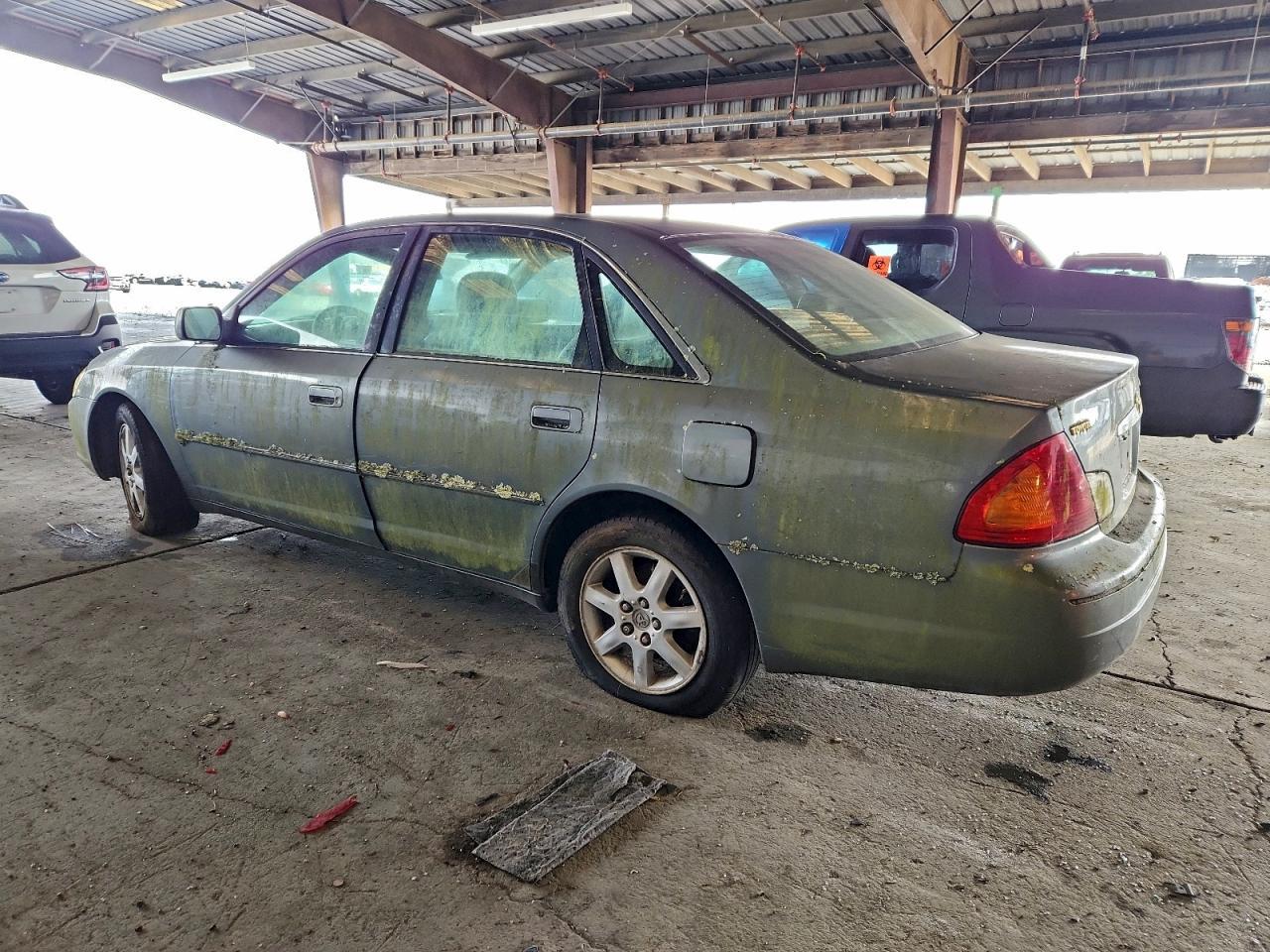 2001 Toyota Avalon - Image 2