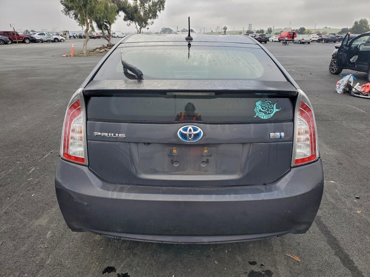 2014 Toyota Prius Three - Image 6
