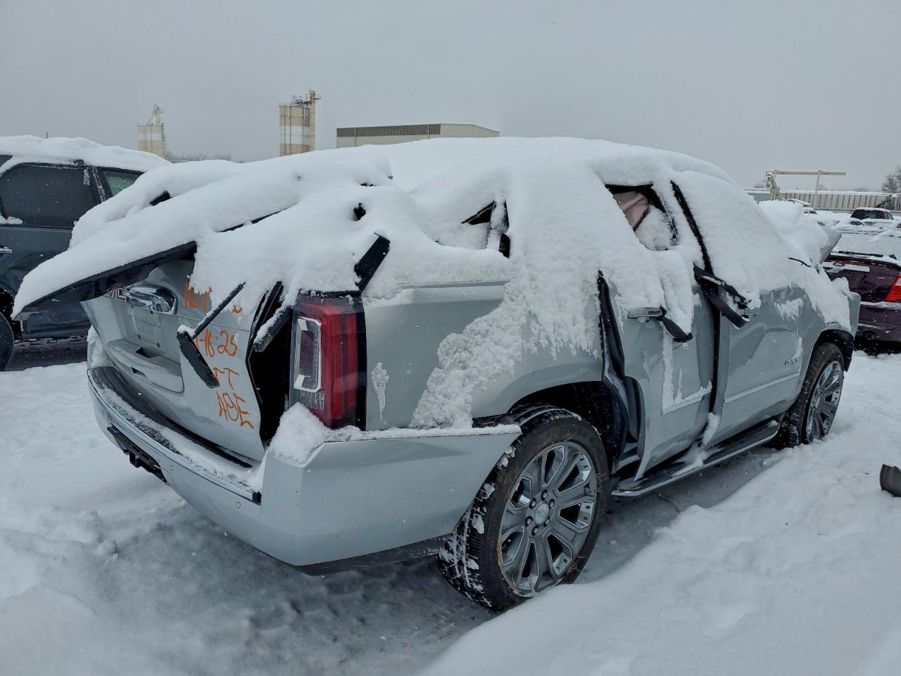 2016 GMC Yukon Denali - Image 3