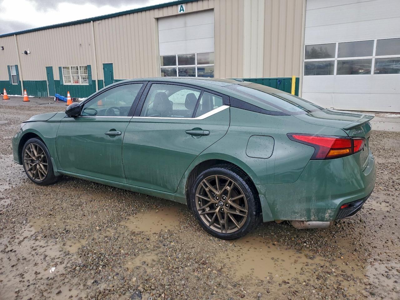 2025 Nissan Altima Sr - Фото 2