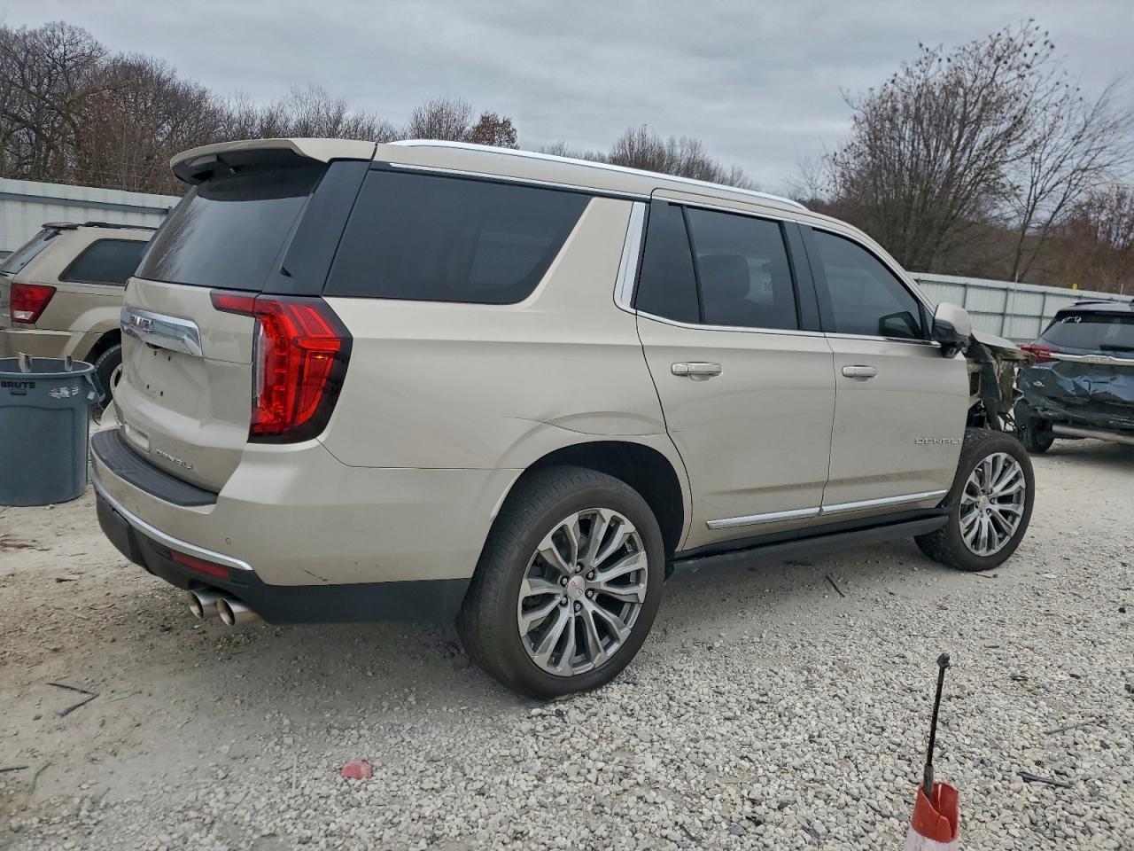 2021 GMC Yukon Denali - Image 3