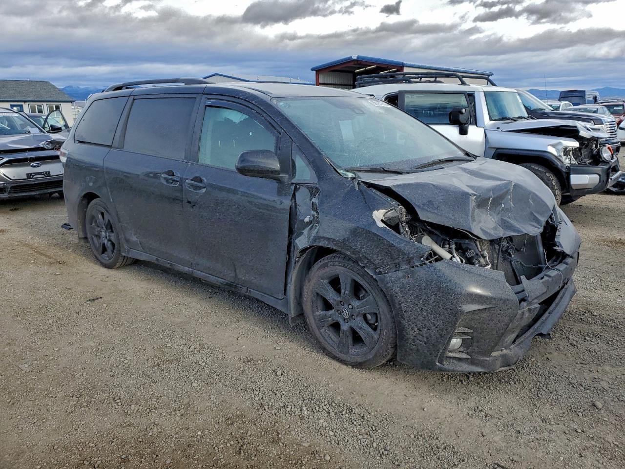 2020 Toyota Sienna Se - Фото 4