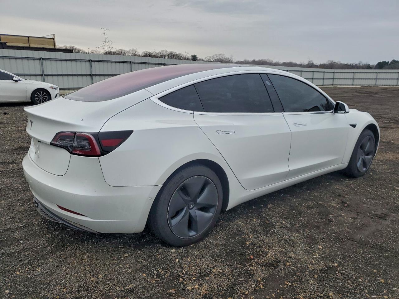 2018 Tesla Model 3 - Image 3