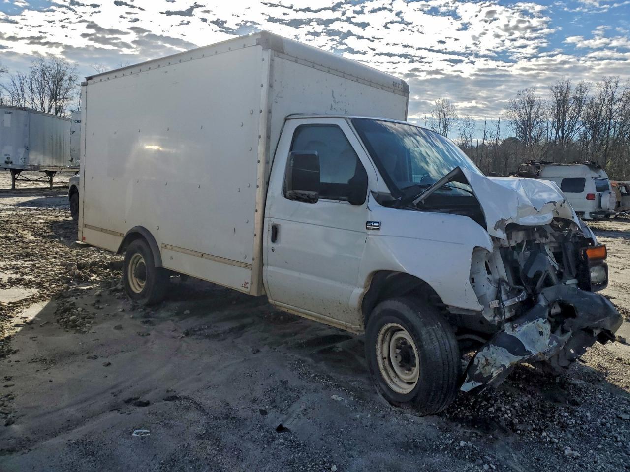 2014 Ford Econoline E350 Super Duty Cutaway Van - Фото 4