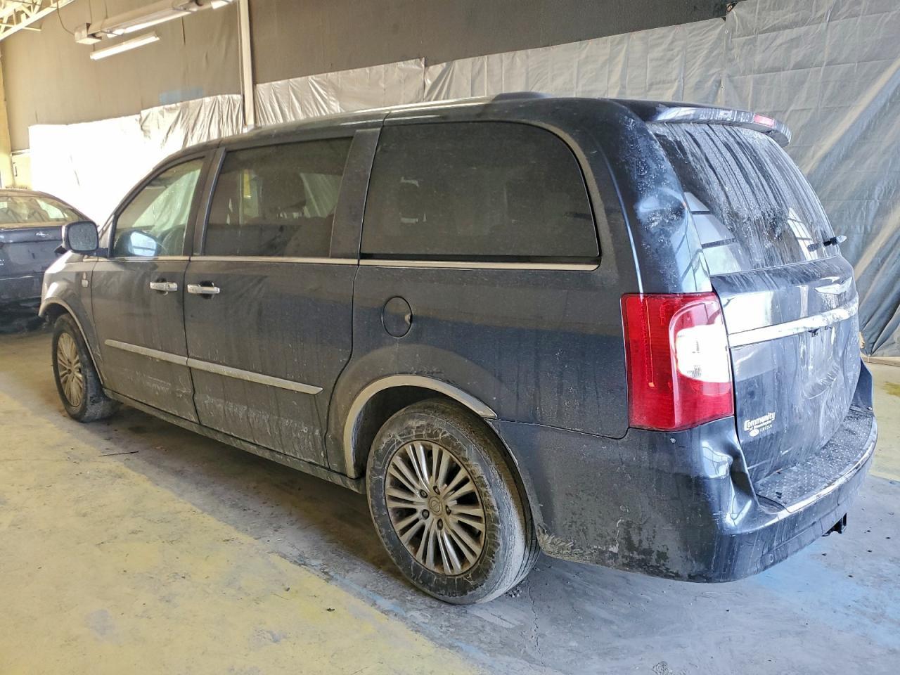 2014 Chrysler Town & Country Touring L - Фото 2