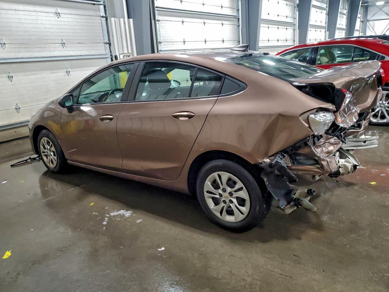 2019 Chevrolet Cruze Ls - Фото 2