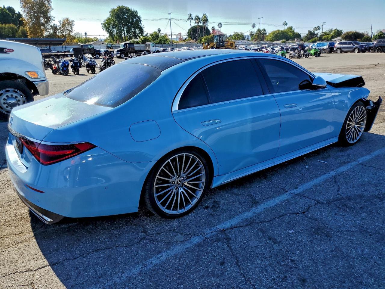 2023 Mercedes-Benz S 500 4Matic - Image 3