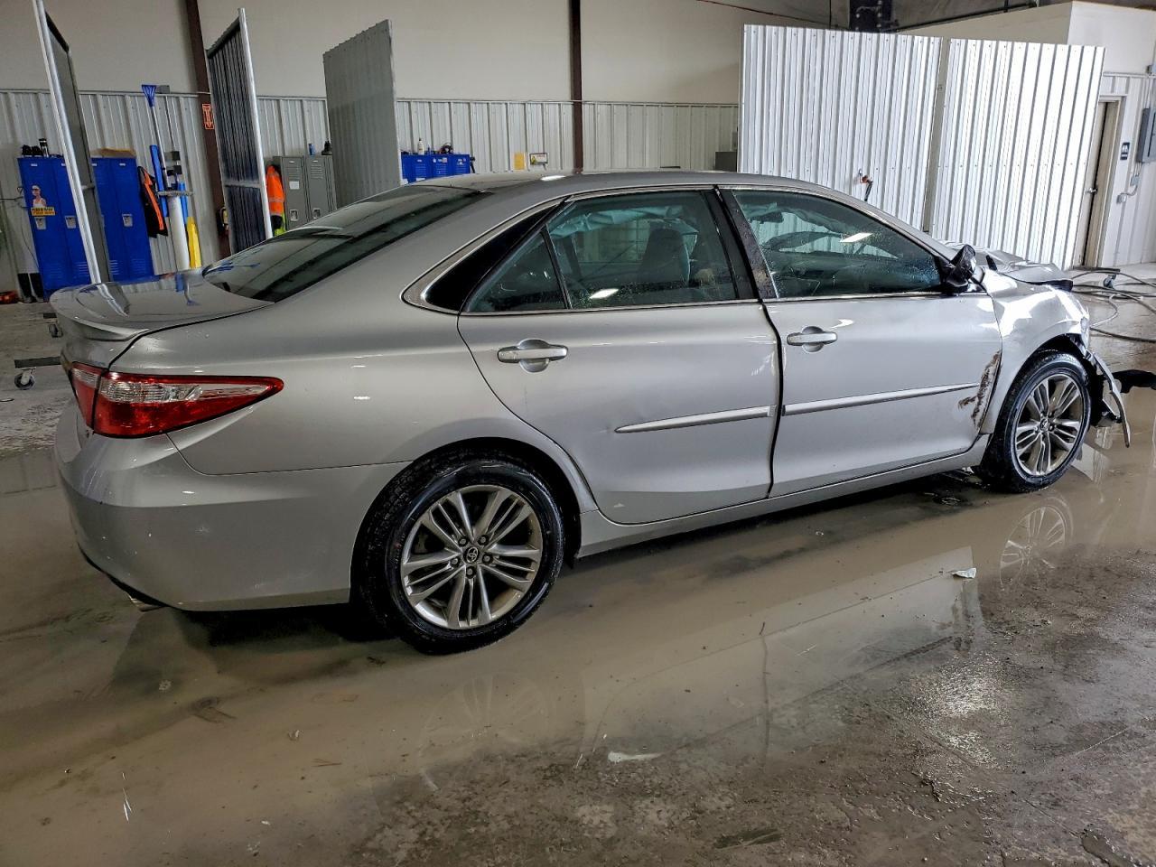 2017 Toyota Camry - Фото 3