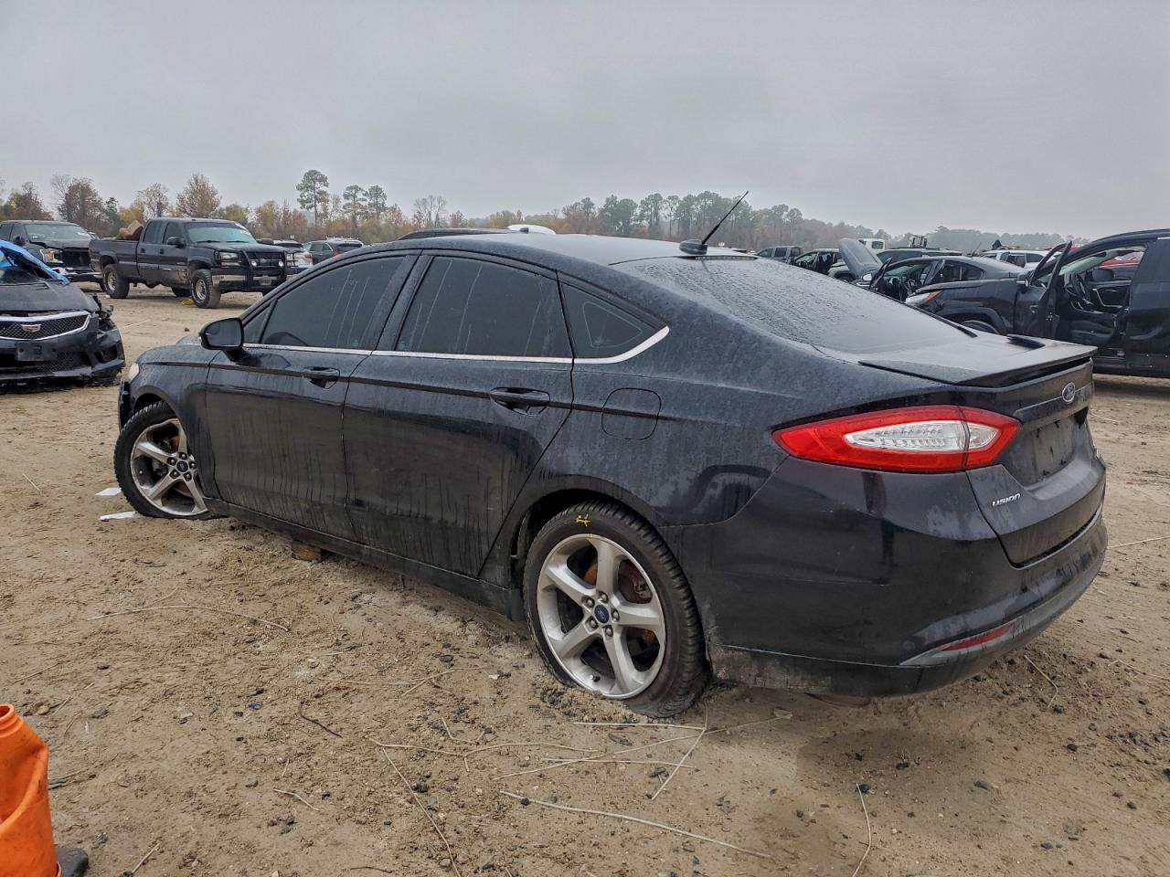 2016 Ford Fusion Se - Image 2