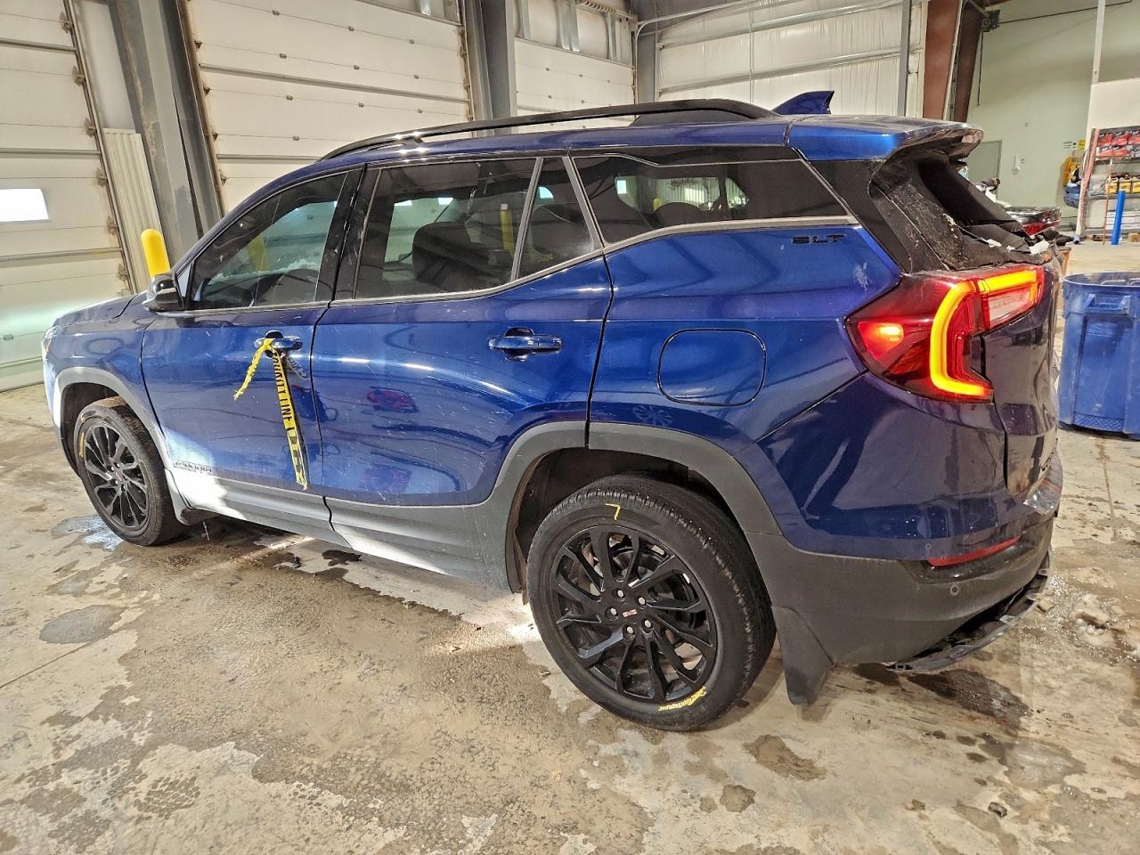 2023 GMC Terrain Slt - Image 2