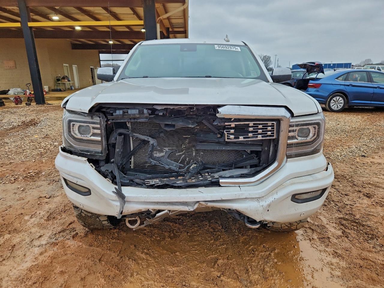 2017 GMC Sierra K1500 Denali - Image 5
