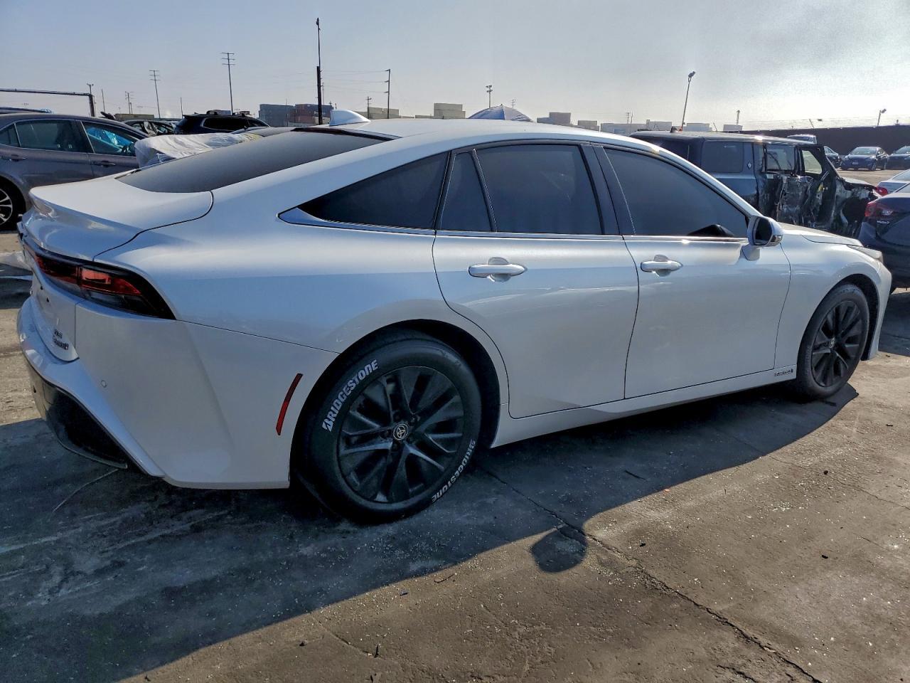 2022 Toyota Mirai Le - Фото 3