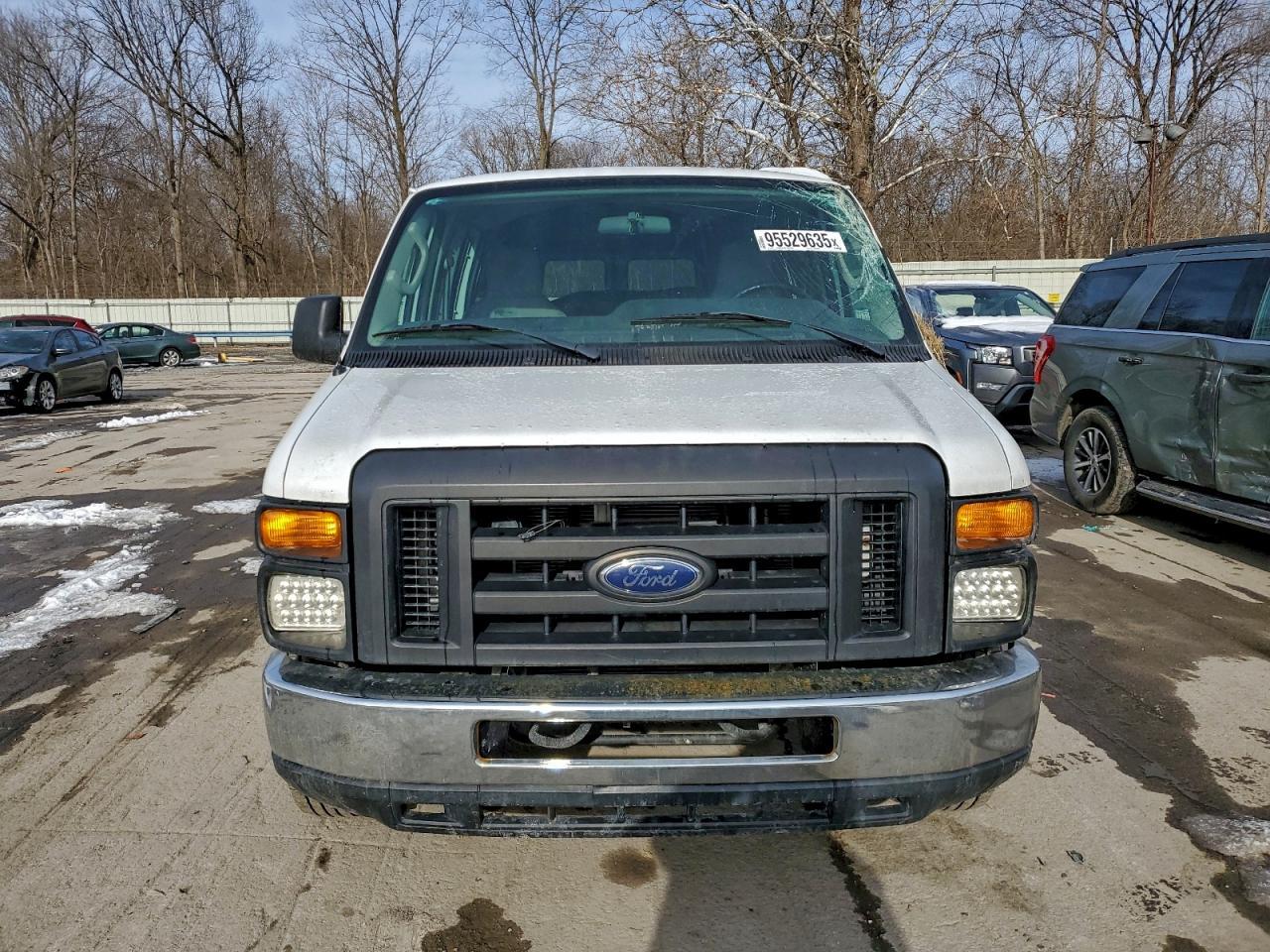 2011 Ford Econoline E350 Super Duty Wagon - Фото 5
