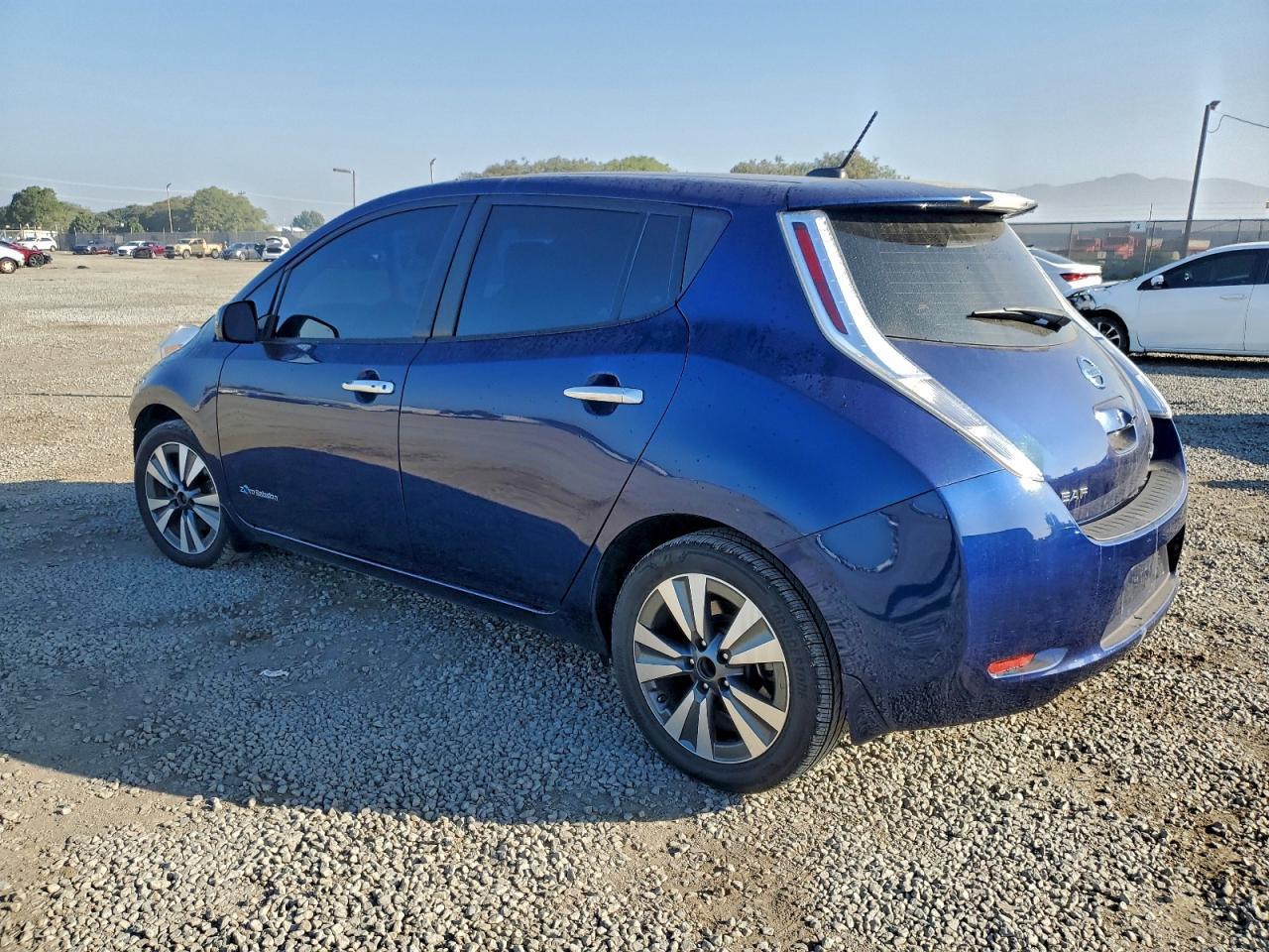 2017 Nissan Leaf S - Image 2