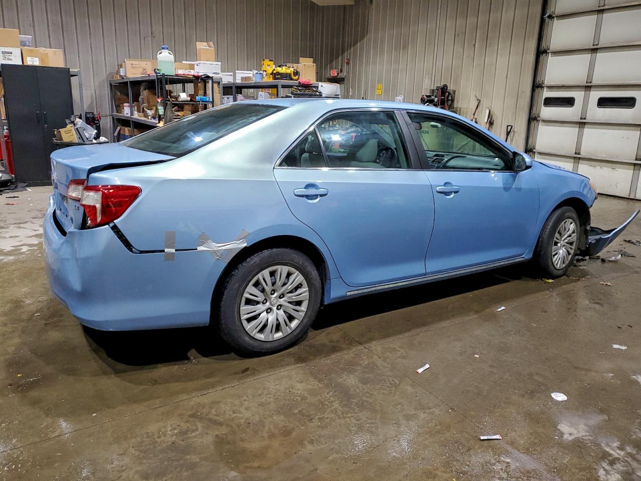 2014 Toyota Camry Le - Фото 3