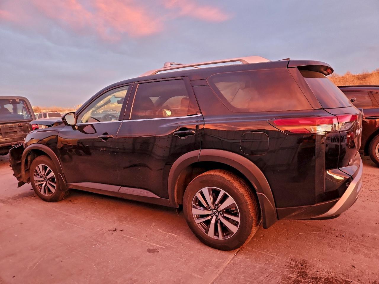 2023 Nissan Pathfinder Sl - Фото 2