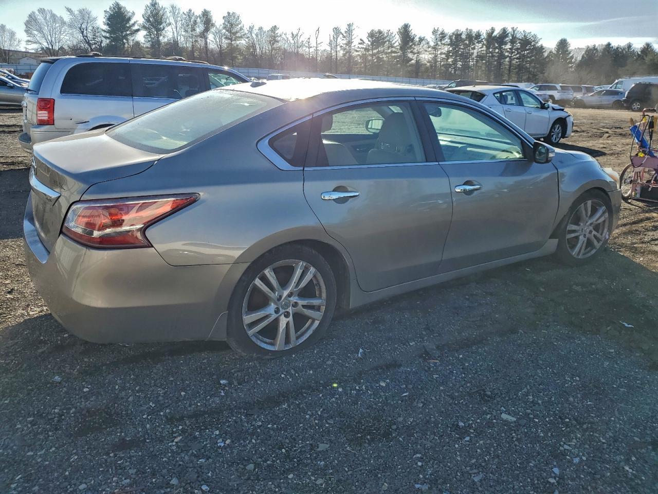 2013 Nissan Altima 3.5S - Image 3