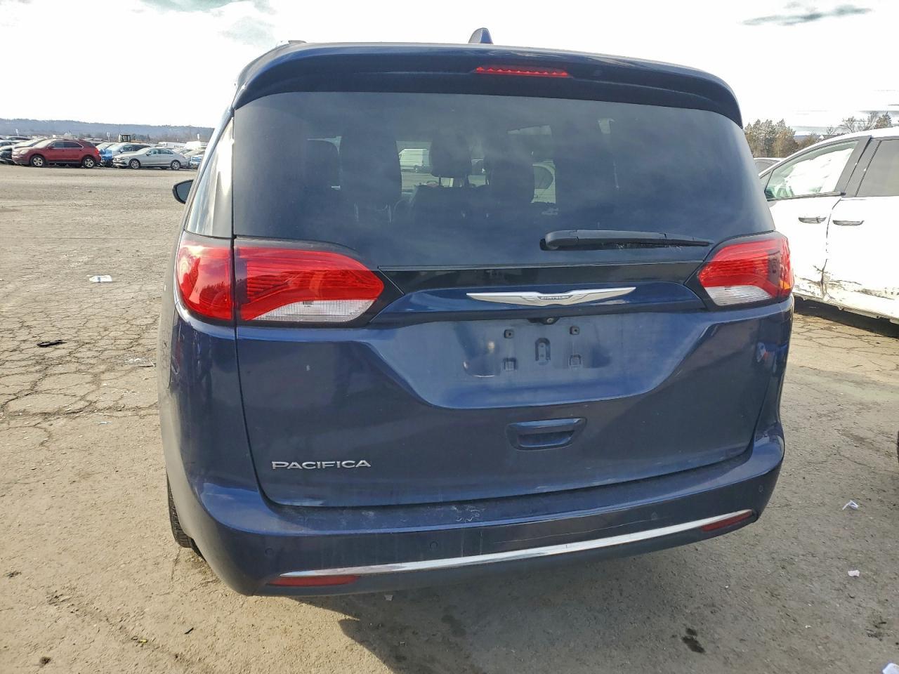 2017 Chrysler Pacifica Touring L Plus - Фото 6