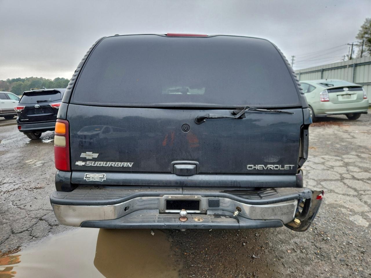 2003 Chevrolet Suburban C1500 - Image 6