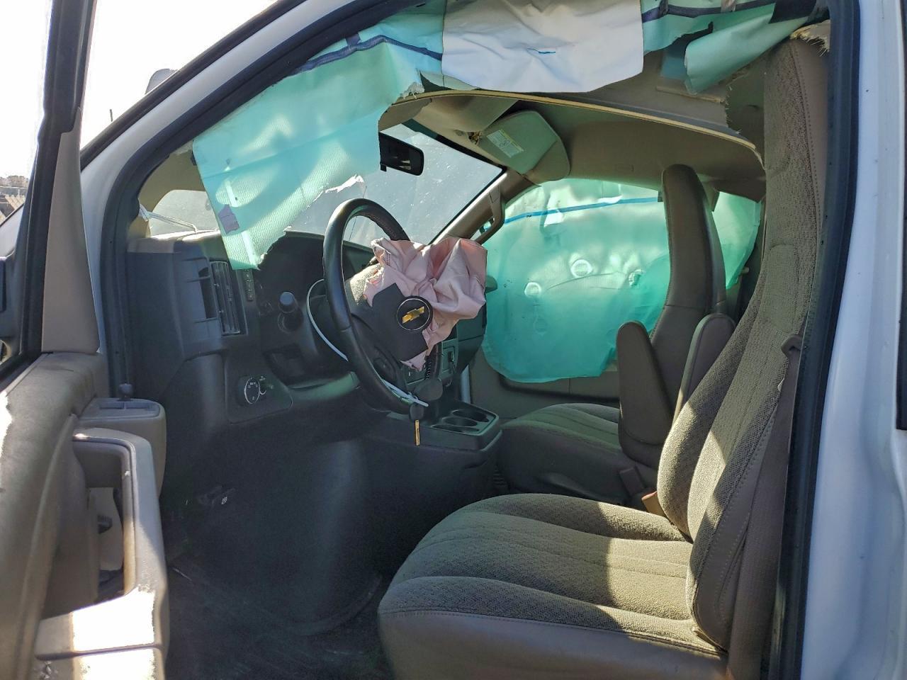 2022 Chevrolet Express G3500 - Фото 7