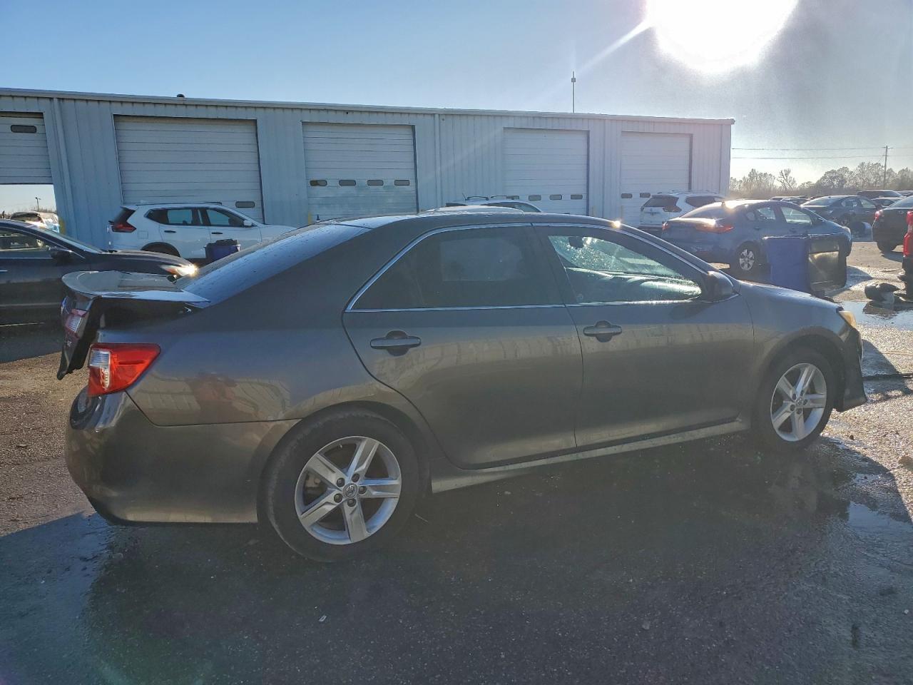 2013 Toyota Camry L - Фото 3