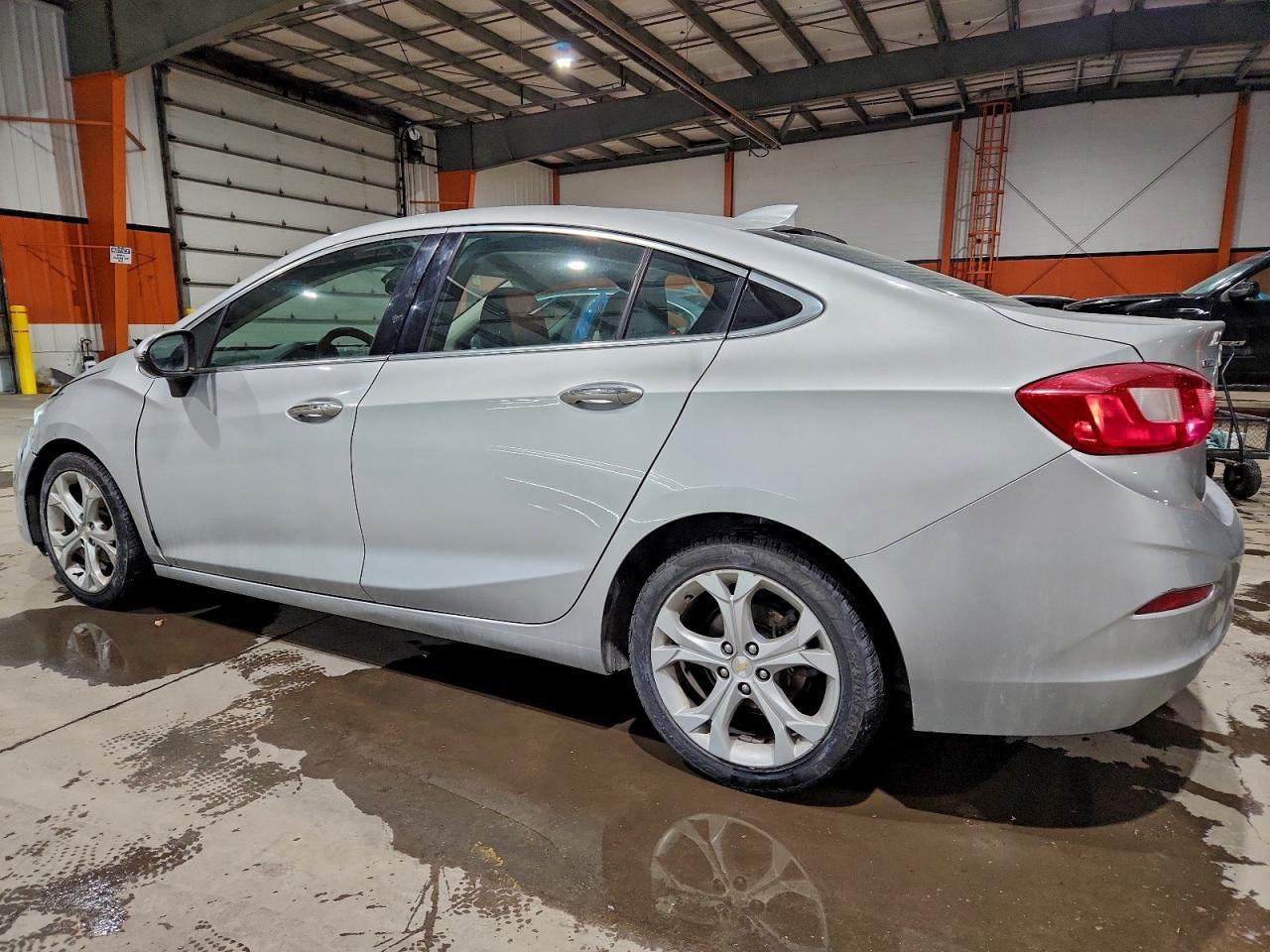 2017 Chevrolet Cruze Premier - Image 2
