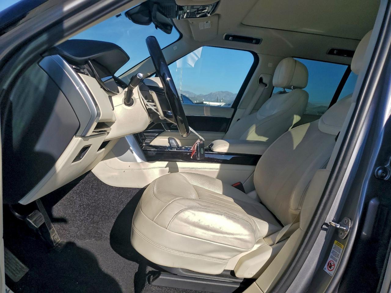 2023 Land Rover Range Rover Se - Image 7