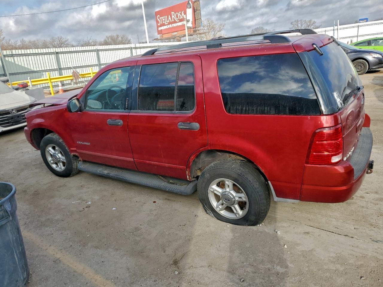 2004 Ford Explorer Xlt - Image 2
